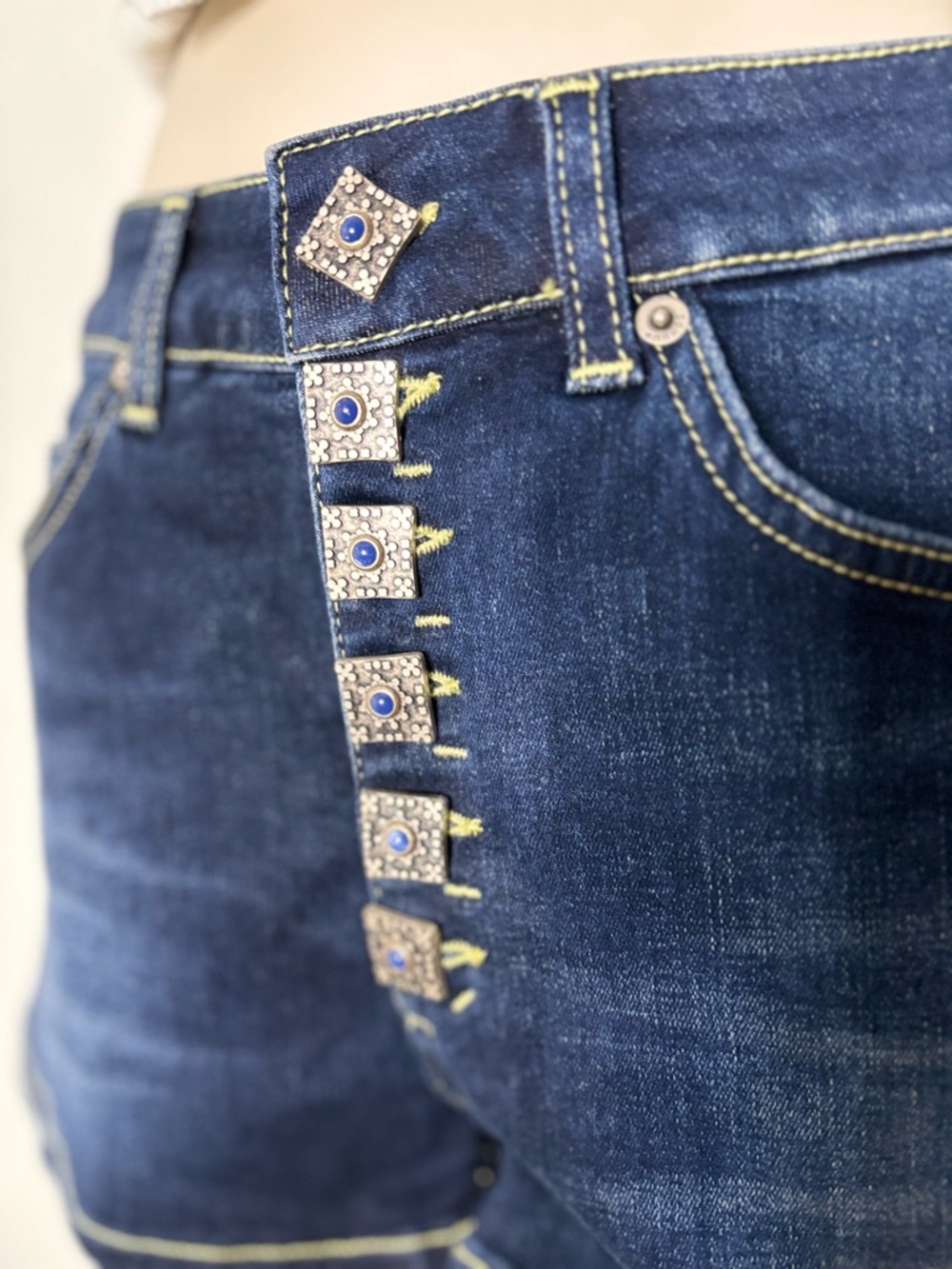 NWT Dondup Women's Dark Blue Denim Statement Button Mini Shorts - Picture 4 of 8